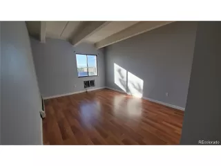 Photo #2: 4903565 Listing 