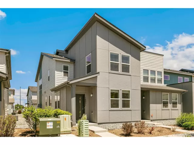 MLS: 4905971 Condo For Sale