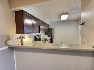 Photo #6: 4905987 Listing