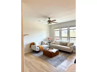 Photo #3: 4907824 Listing