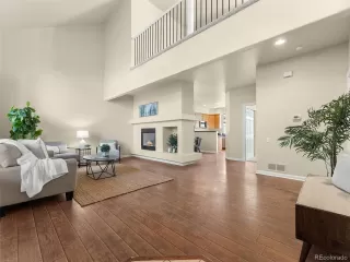 Photo #2: 4910287 Listing