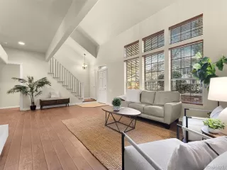 Photo #4: 4910287 Listing