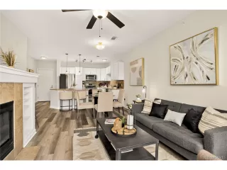 Photo #6: 4911650 Listing