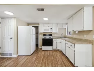 Photo #5: 4912992 Listing