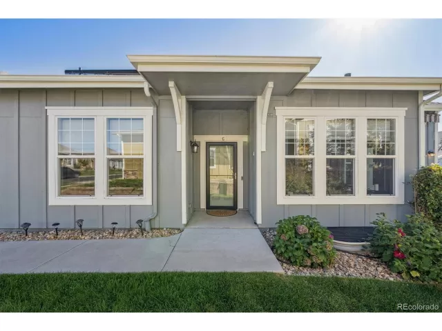 MLS: 4913671 Condo For Sale