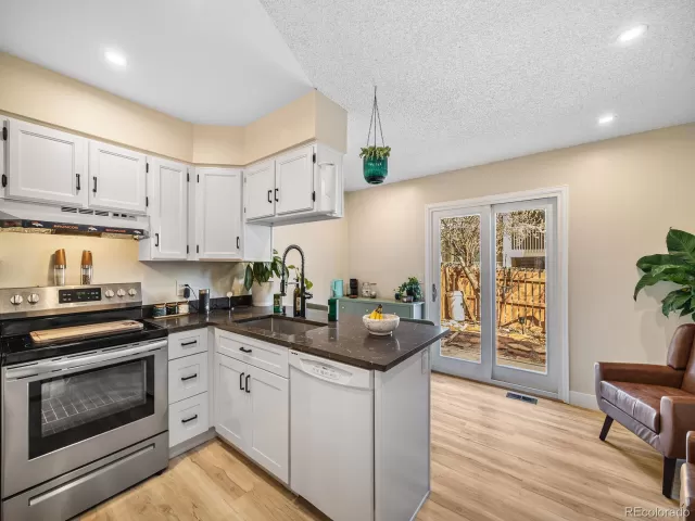 MLS: 4921784 Condo For Sale