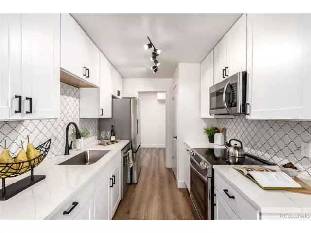 MLS: 4923809 Condo For Sale