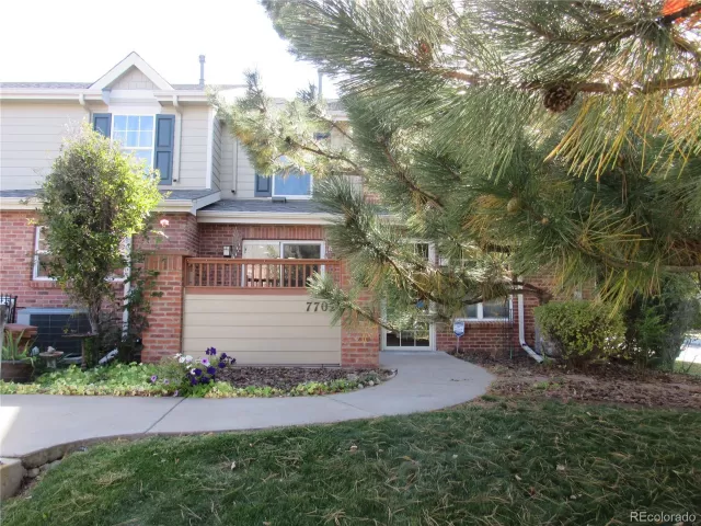 MLS: 4924300 Condo For Sale