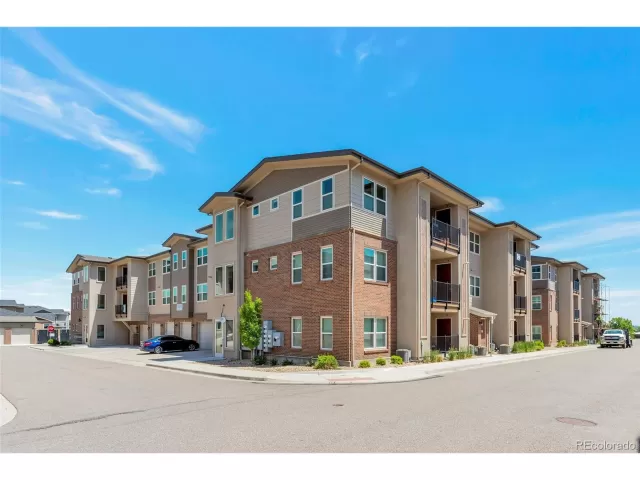 MLS: 4927115 Condo For Sale