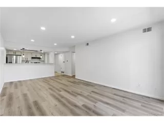 Photo #3: 4927772 Listing 