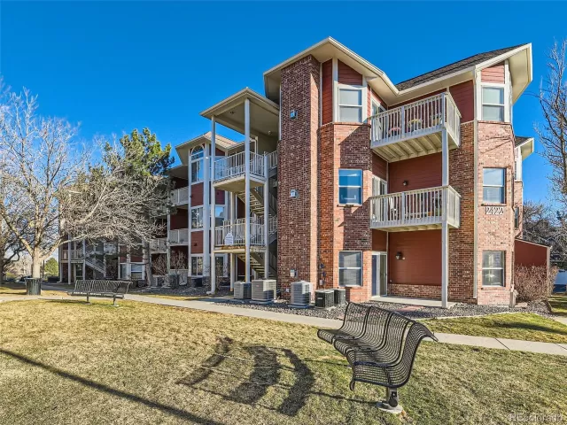 MLS: 4927827 Condo For Sale