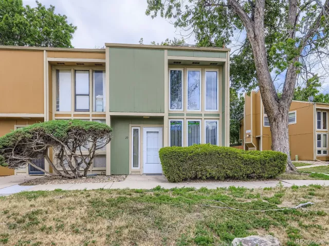 MLS: 4930373 Condo For Sale