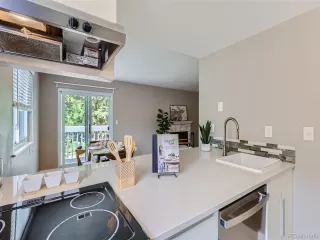 Photo #2: 4933976 Listing 