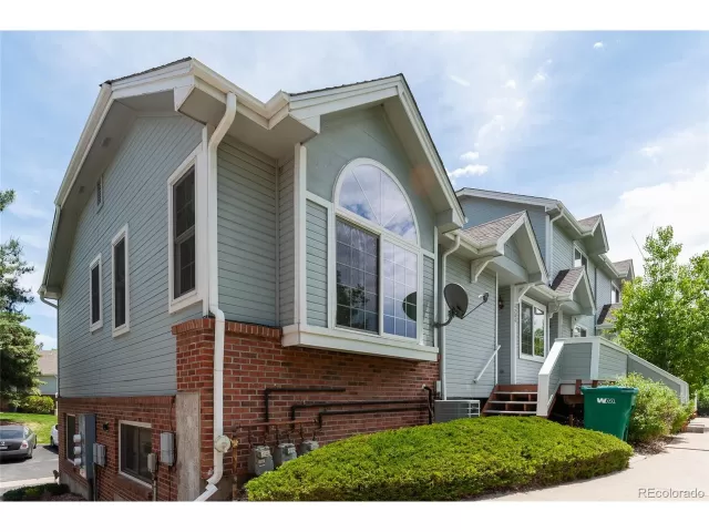 MLS: 4940237 Condo For Sale