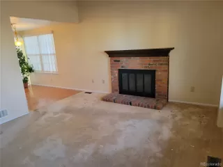 Photo #5: 4943128 Listing