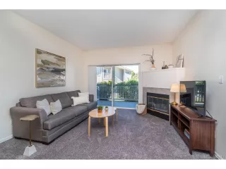 Photo #5: 4943322 Listing