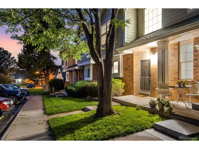 MLS: 4943587 Condo For Sale