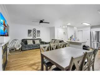 Photo #6: 4943587 Listing