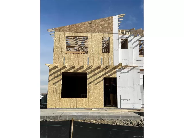 MLS: 4943726 Condo For Sale