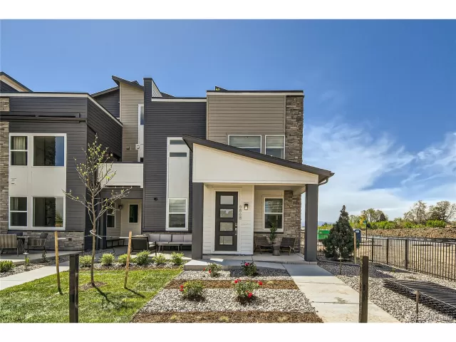 MLS: 4943756 Condo For Sale