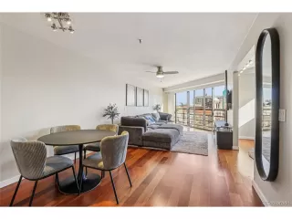 Photo #6: 4948323 Listing