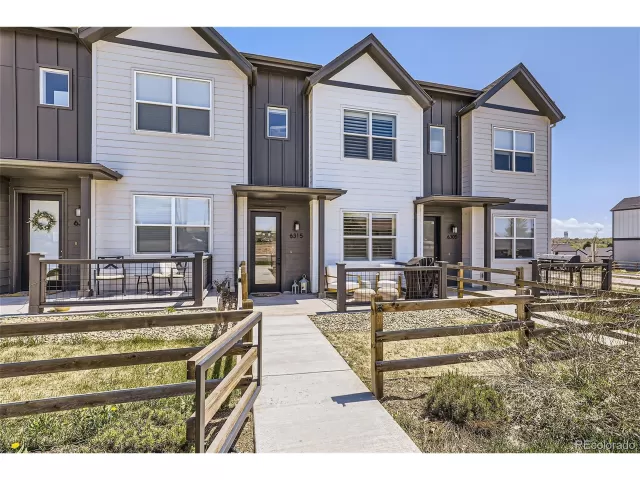 MLS: 4948382 Condo For Sale