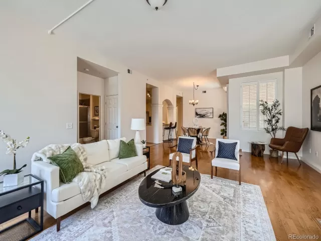 MLS: 4950733 Condo For Sale