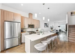 Photo #5: 4952651 Listing