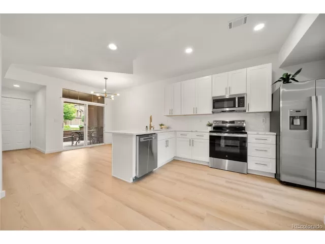 MLS: 4953997 Condo For Sale