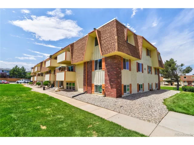 MLS: 4967952 Condo For Sale