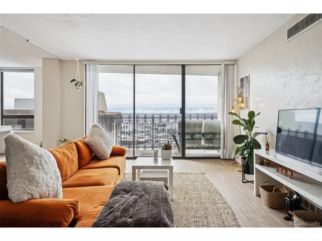 MLS: 4968458 Condo For Sale