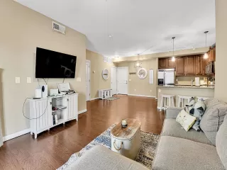 Photo #4: 4976326 Listing