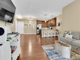 Photo #5: 4976326 Listing