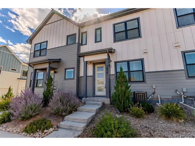 MLS: 4981549 Condo For Sale