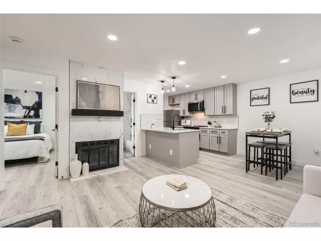 MLS: 4983142 Condo For Sale