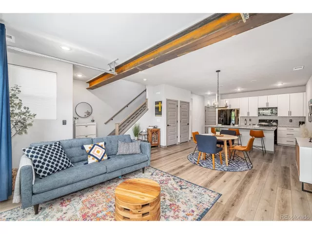 MLS: 4986350 Condo For Sale