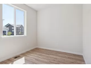 Photo #5: 4987730 Listing