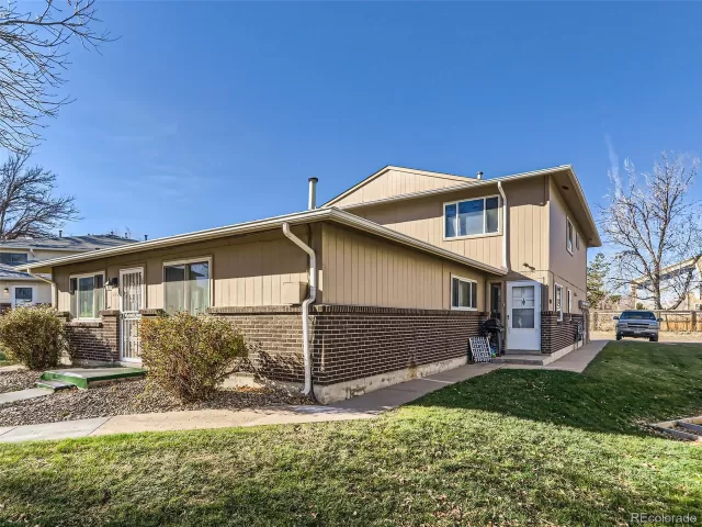 MLS: 4988122 Condo For Sale