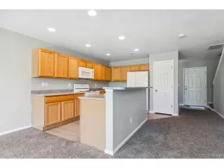 Photo #4: 4988205 Listing