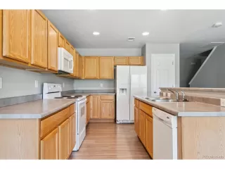 Photo #5: 4988205 Listing