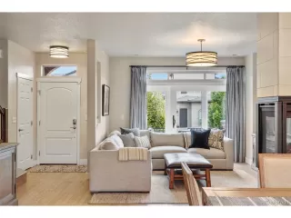 Photo #2: 4988537 Listing 