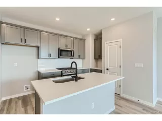 Photo #3: 4989316 Listing