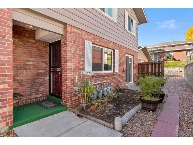 MLS: 5000526 Condo For Sale