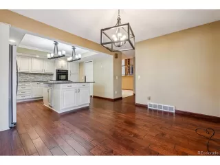 Photo #5: 5003979 Listing