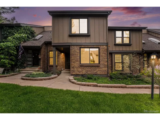 MLS: 5012566 Condo For Sale