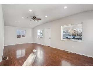 Photo #4: 5022899 Listing