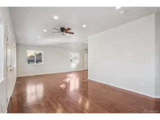 Photo #5: 5022899 Listing