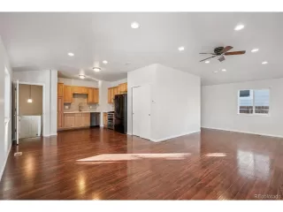 Photo #6: 5022899 Listing