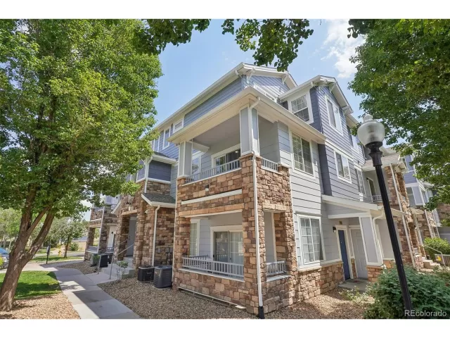 MLS: 5023619 Condo For Sale