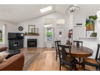 Photo #5: 5024718 Listing